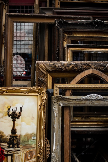 Foto gratuito composizione di oggetti del mercato dell'antiquariato